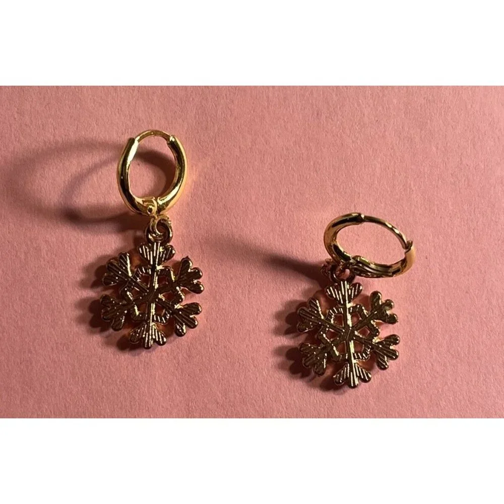 Snowflake Dangle Earrings Gold Tone Rhinestone‎ Holiday Winter Christmas